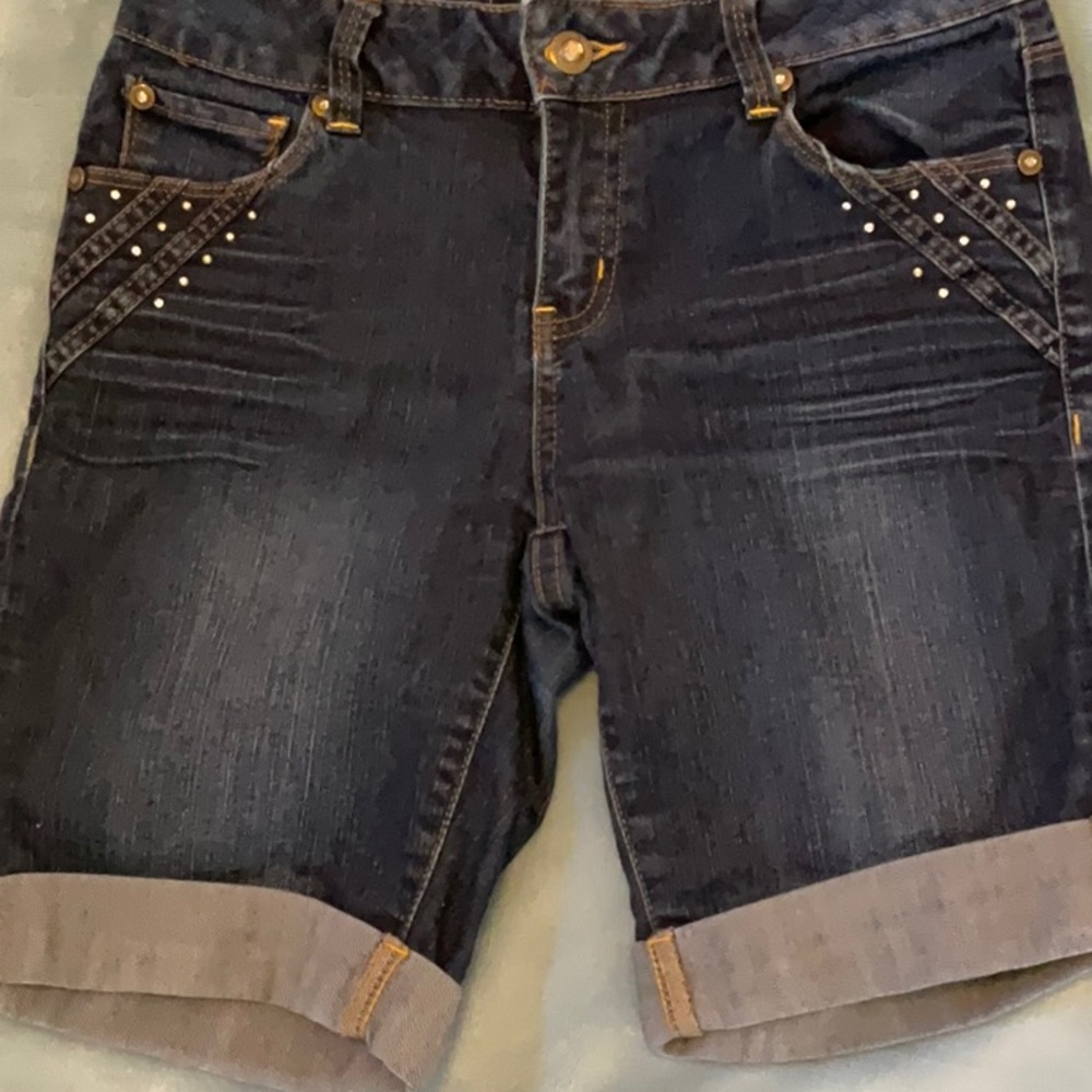 CACHE SHORTS SIZE 2